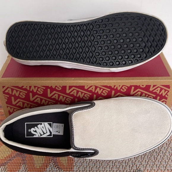 Vans WMNS Classic Slip-On (Mix & Match) Black/True
VN0A4U382PD
Sneakers - Picture 3 of 16